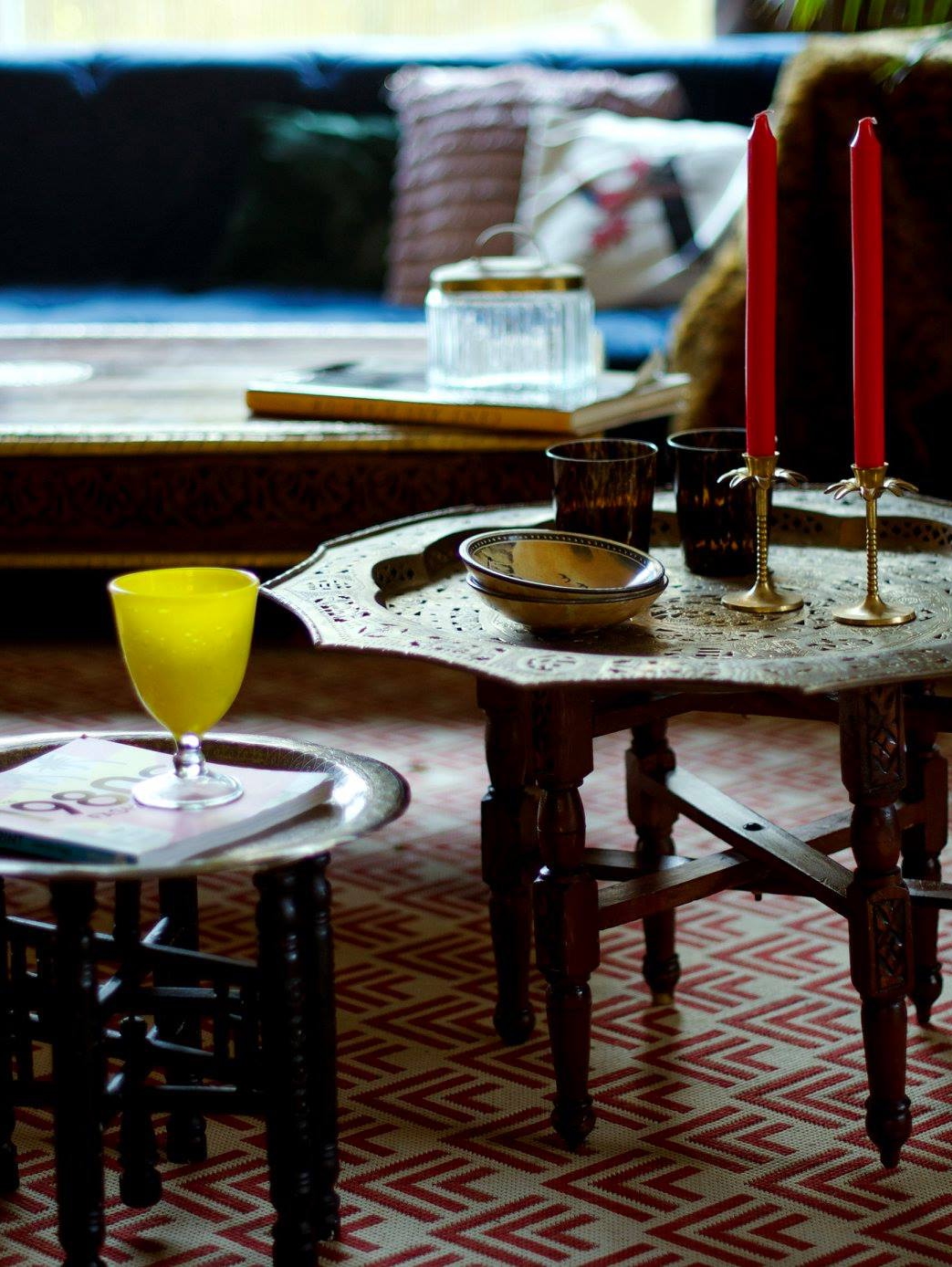 marokietisko stiliaus mediniai staliukai